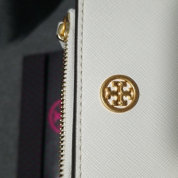 Tory Burch Robinson Mini Wallet in New Ivory - Picture 2 of 6